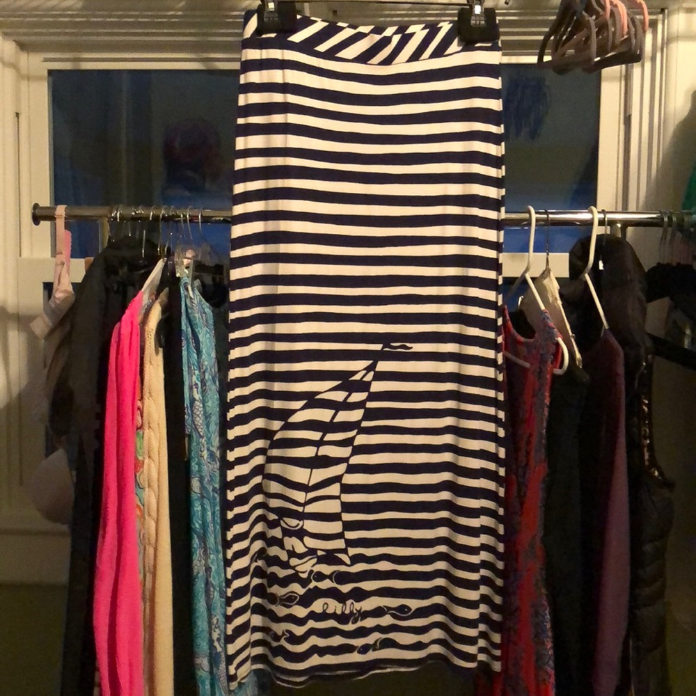 Maxi Navy and white Lilly Pulitzer skirt size Lg